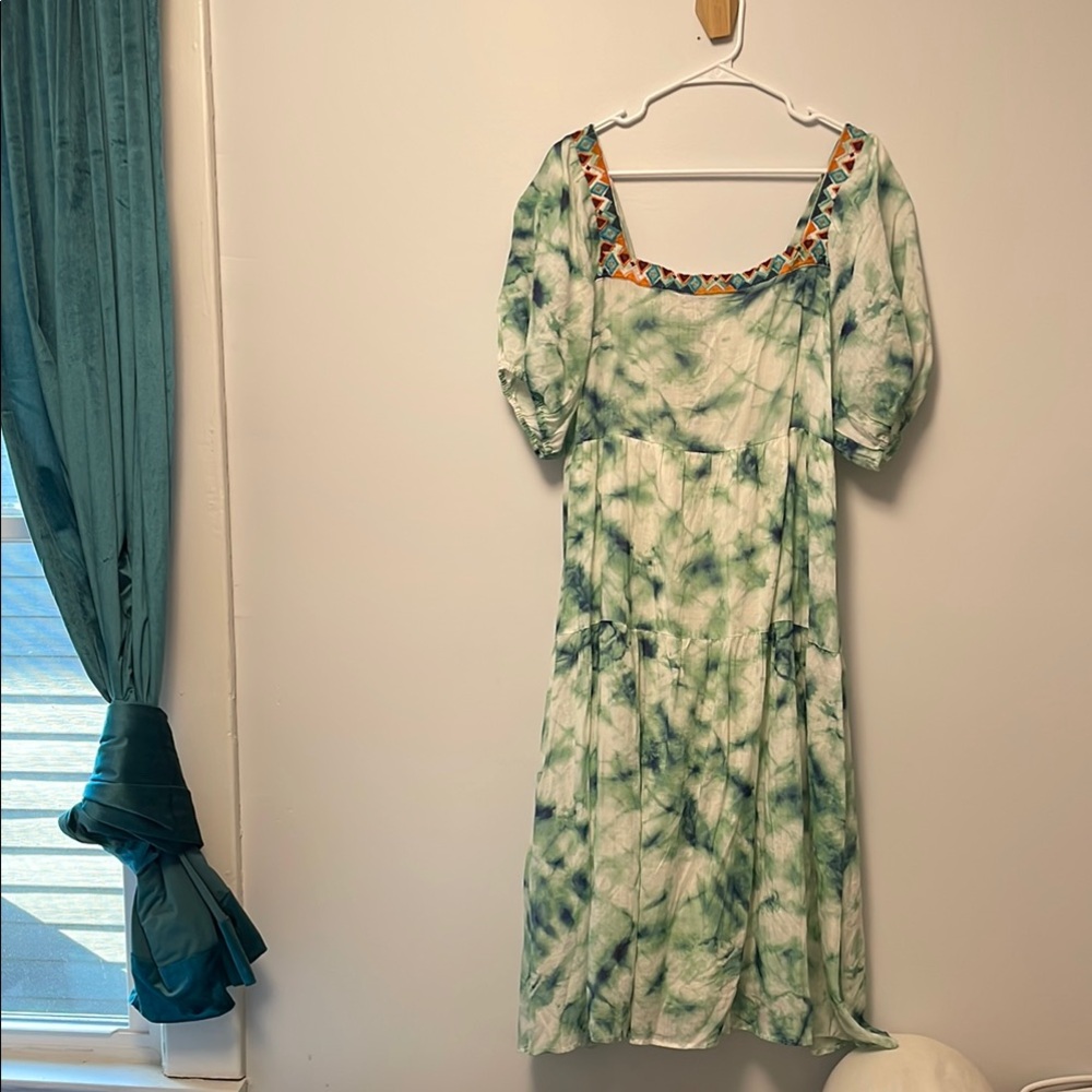 Elegant Green Tie-Dye Dress